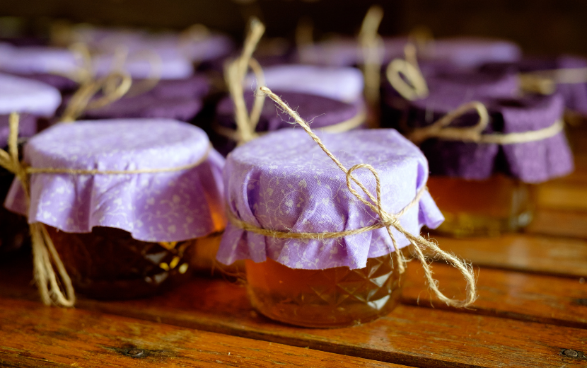 エシカル消費　瓶詰めはちみつ